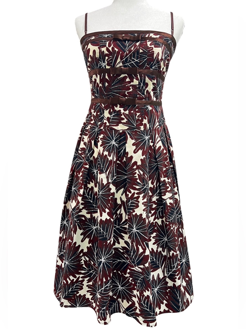 Vintage Spaghetti Strap Floral Fit-and-Flare Dress in Brown and Cream. Size 6